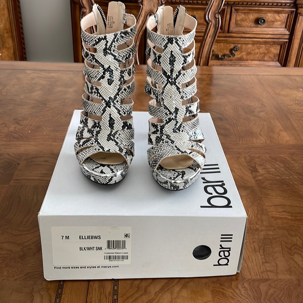 Women’s snake skin bootie, size7.